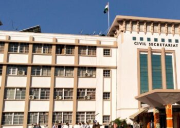 CIVIL SERVANTS IN J&K ‘PUSHED TO WALL’ WITH EXTRA BURDEN, COURTESY SHORTAGE OF OFFICERS