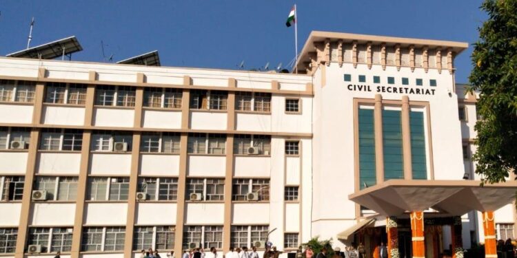 CIVIL SERVANTS IN J&K ‘PUSHED TO WALL’ WITH EXTRA BURDEN, COURTESY SHORTAGE OF OFFICERS